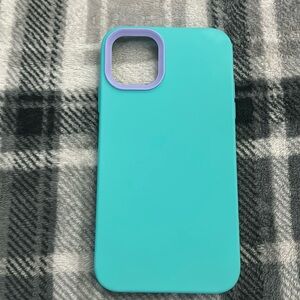 Silicone Case 11 Pro Max Color Teal and Purple.